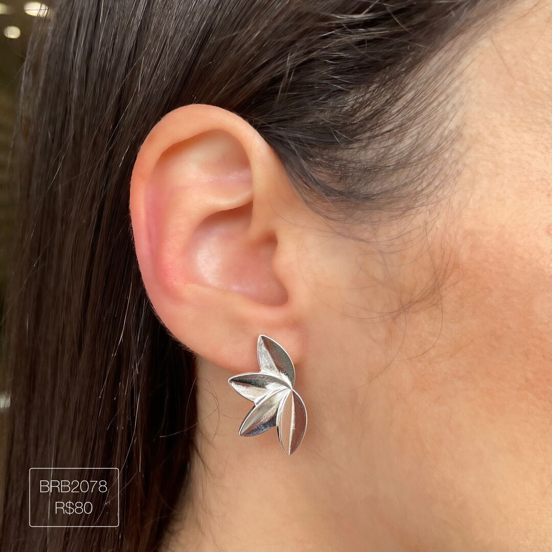 Brinco de Folha Liso Prateado